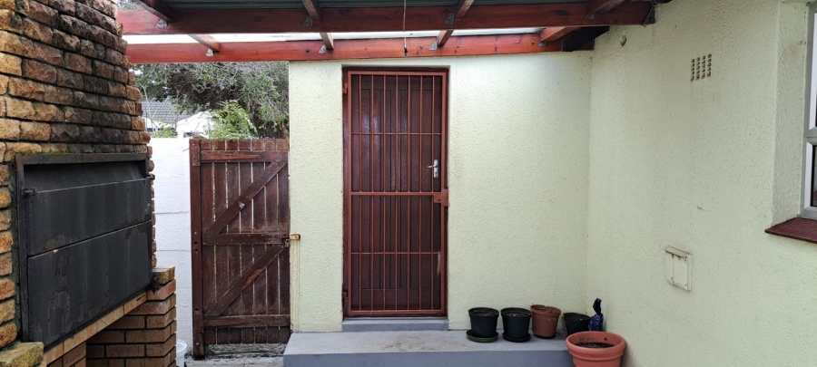 3 Bedroom Property for Sale in Strandfontein Village Western Cape